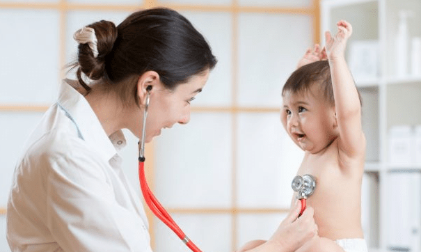 Dokter Spesialis Anak Terbaik dan Berpengalaman untuk masalah Panas naik turun batuk filek dan suara serak